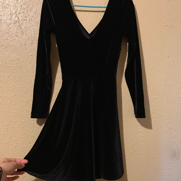 Hollister Dresses & Skirts - Hollister velvet black dress